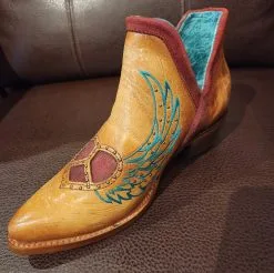 Corral Women's Honey Heart & Wings Inlay & Embroidery & Studs Ankle Boot Z2007